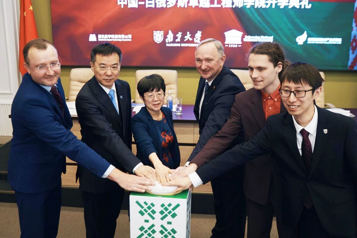 8b4892b5b2f7b5367933bbca2f6e6df9.jpg 星耀国际